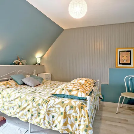 3 Bedroom Amazing In Vergoncey Ferienhaus *