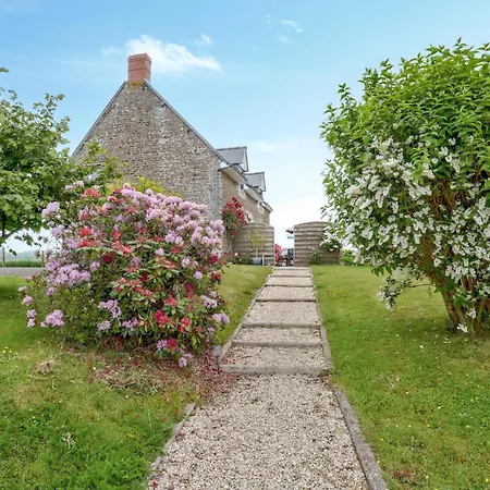 3 Bedroom Amazing In Vergoncey Ferienhaus